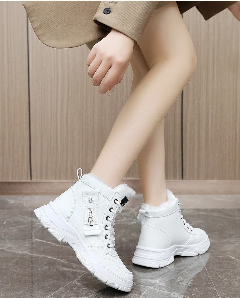 CozyStep - Stylish Insulated Footwear for Cold Weather