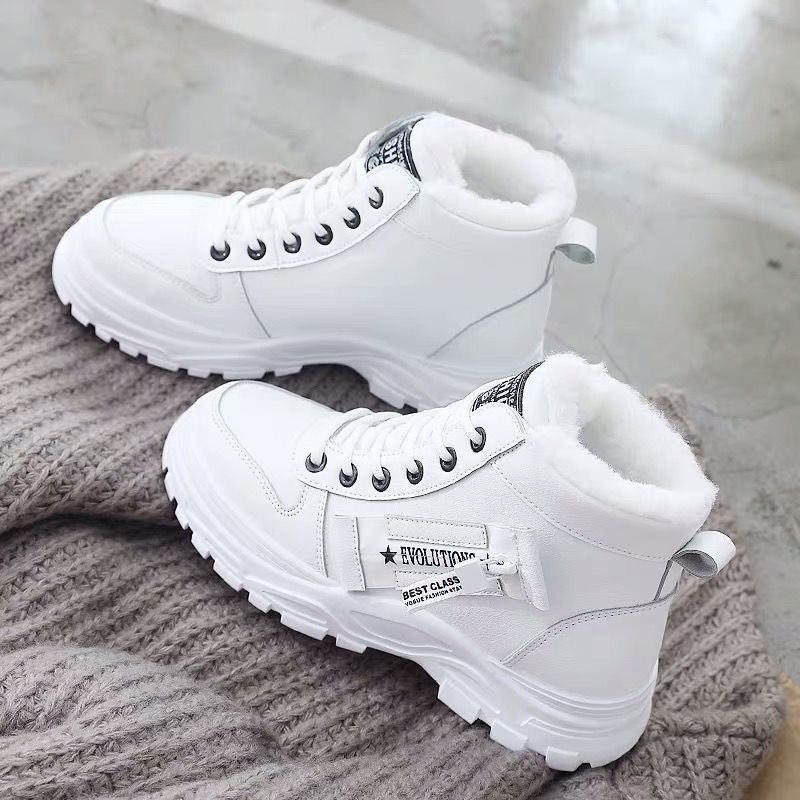 CozyStep - Stylish Insulated Footwear for Cold Weather