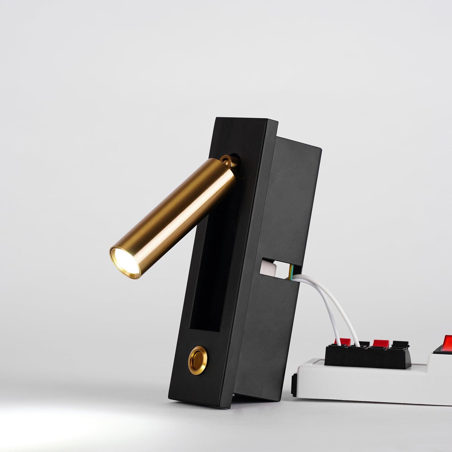 Compact Wall Light – Foldable Design for Space Efficiency