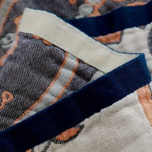 Cozy Cotton Blanket with Charming Floral Design