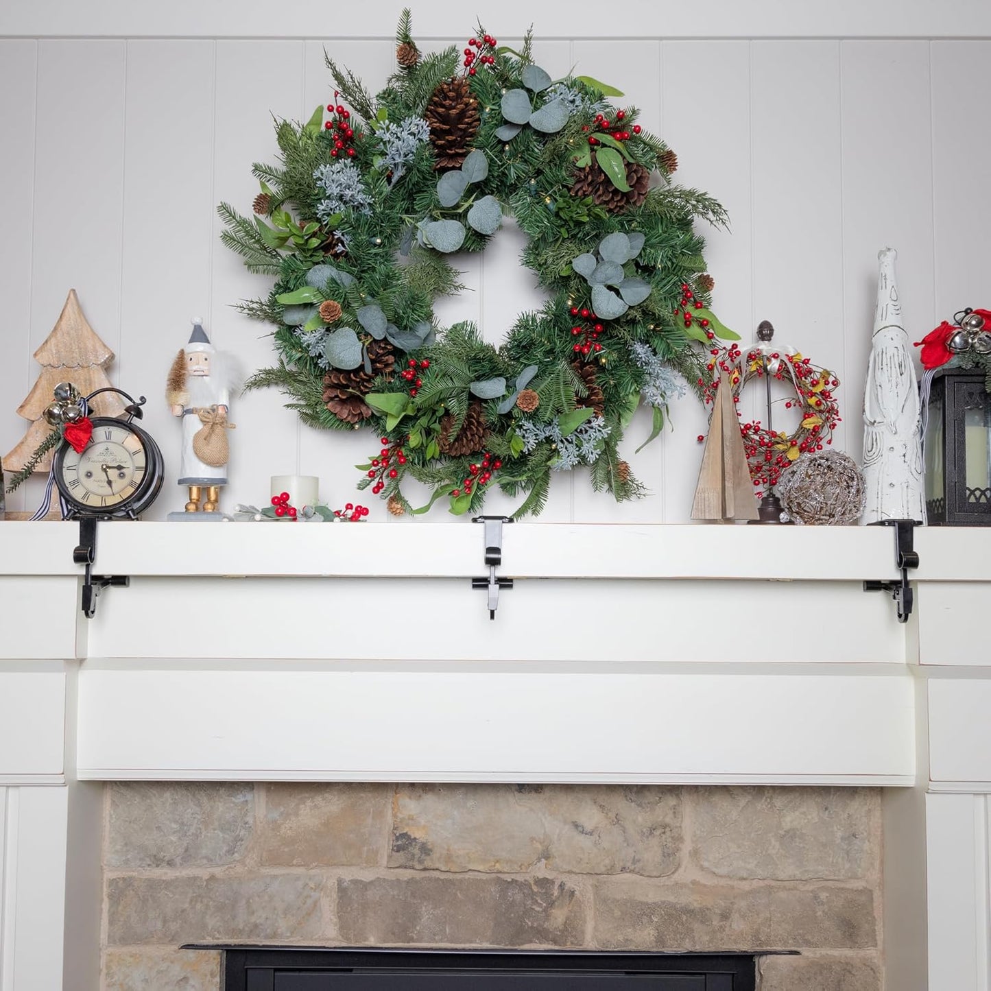 FestiveSafe Holder – Effortless Holiday Decor without Damage