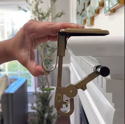 FestiveSafe Holder – Effortless Holiday Decor without Damage