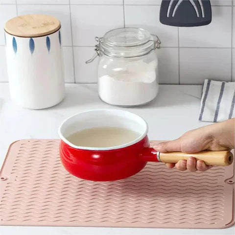SleekGuard Silicone Mat – Keep Your Countertops Tidy