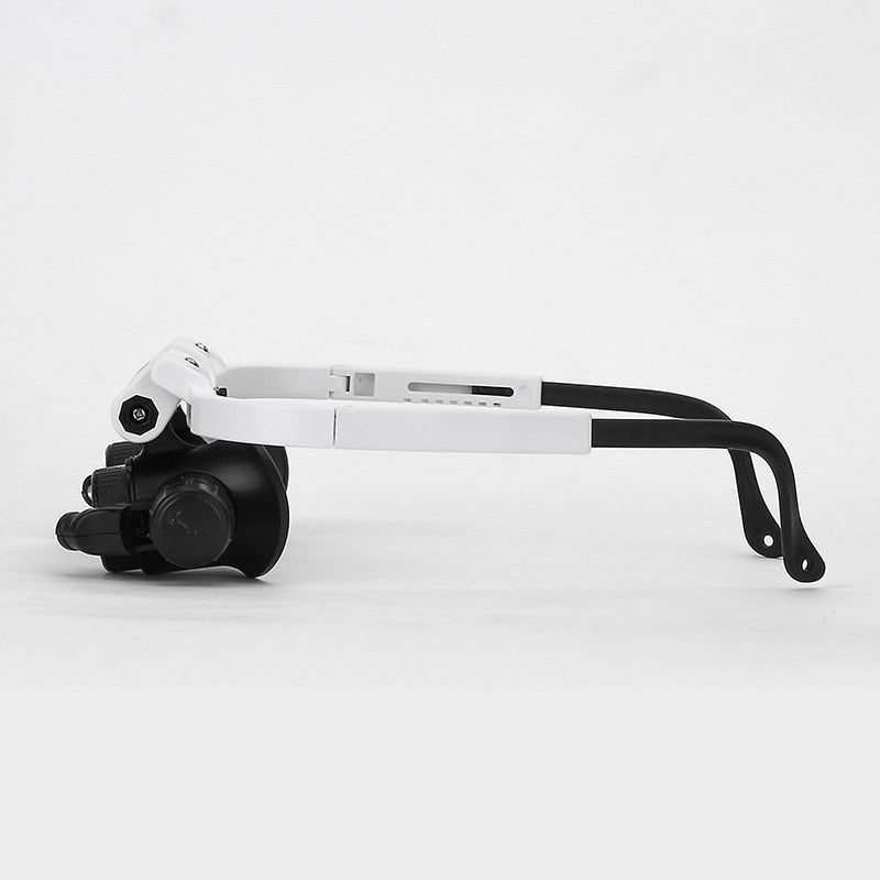 Illuminated Magnifier with Adjustable Zoom Levels