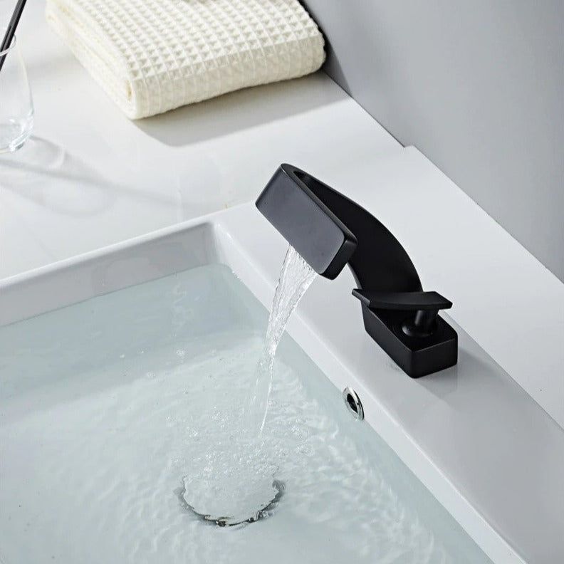 Contemporary Kitchen Tap with Stylish Design