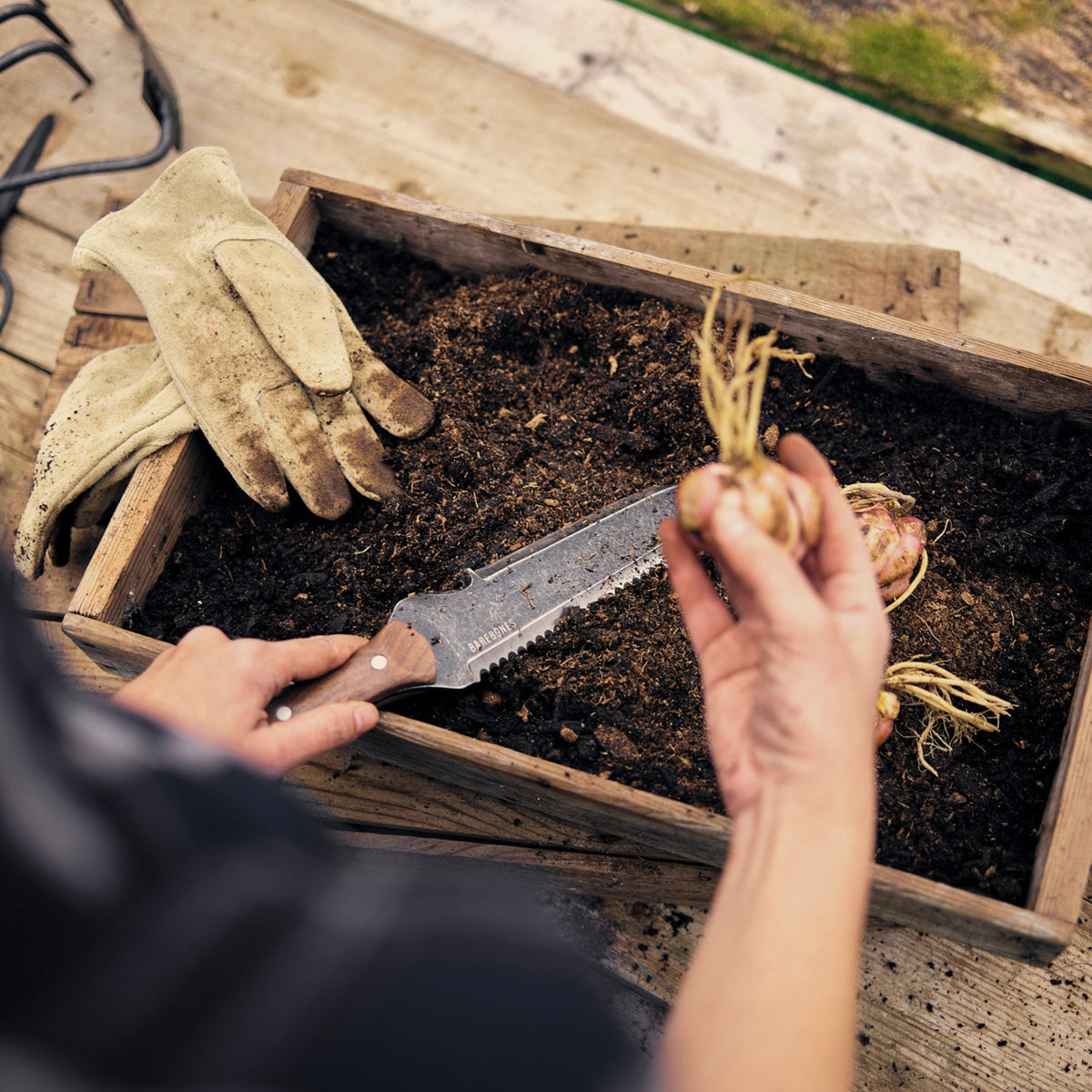 Garden Master Digging Tool with Sheath