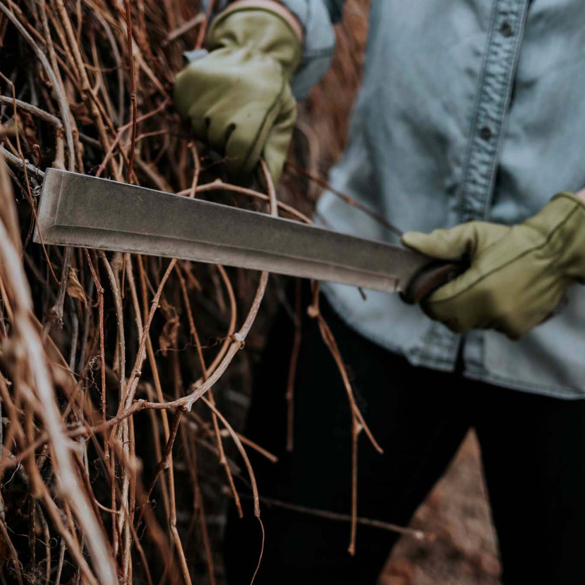 Versatile Garden Cleaver for Pruning and Harvesting