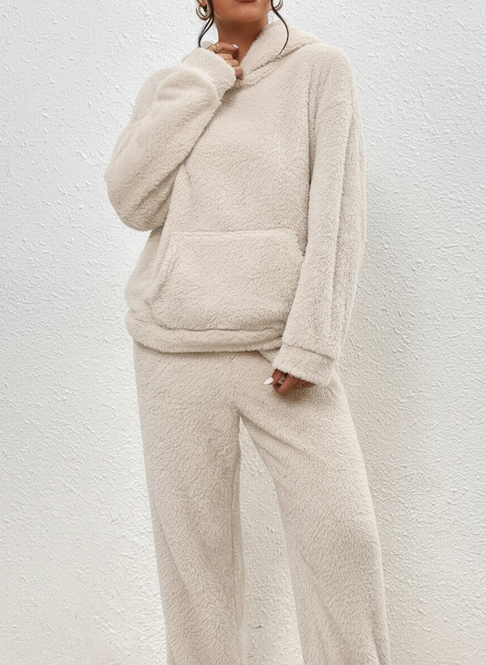 Soft Teddy Fabric Lounge Set – Comfy Hoodie and Pants with Kangaroo Pocket