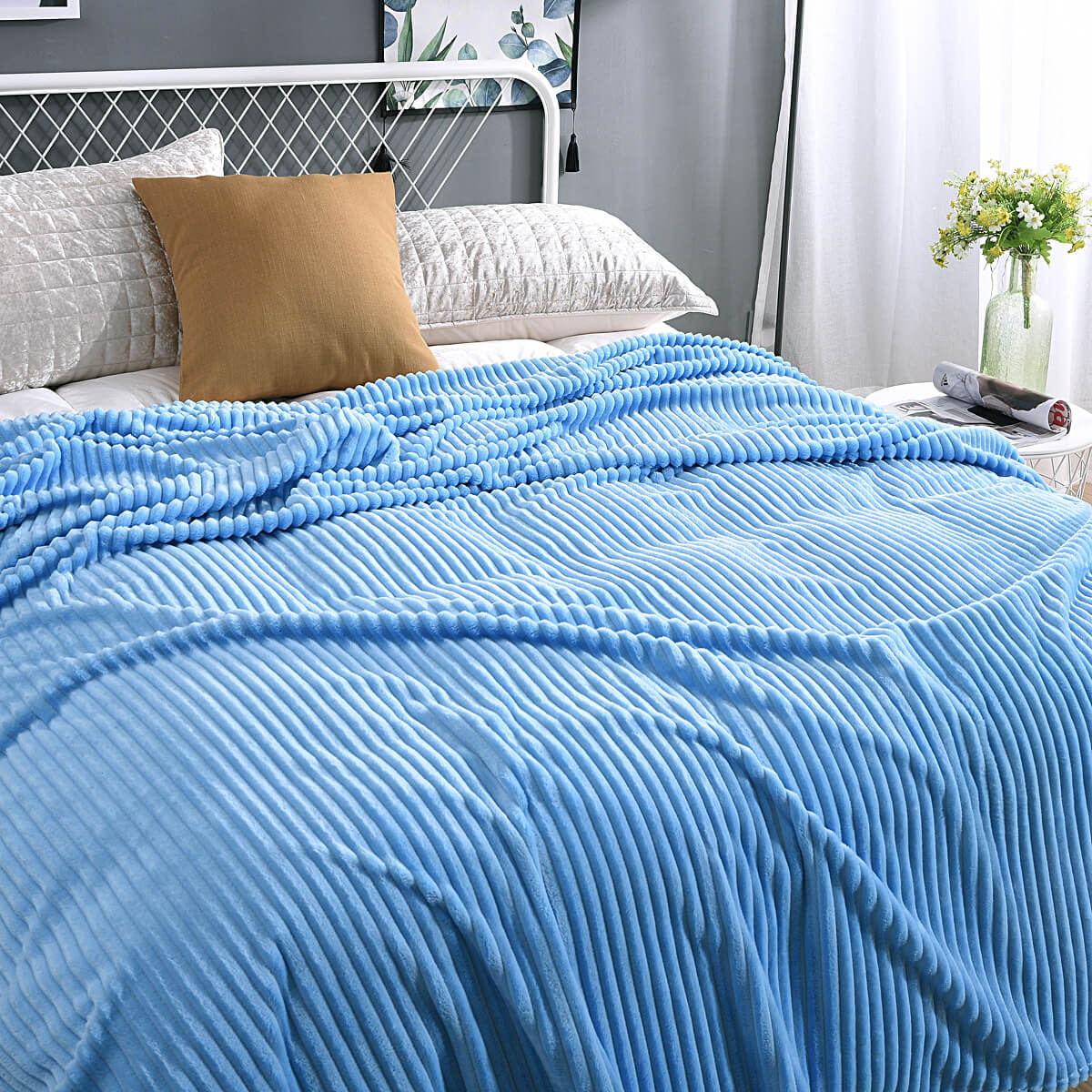 Cozy Fleece Blanket | Elegant Cover for Year-Round Comfort