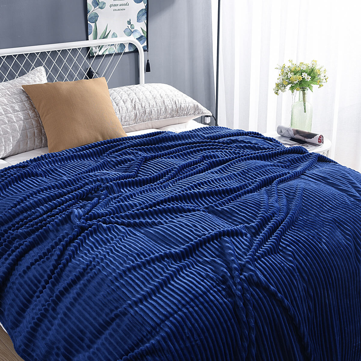 Cozy Fleece Blanket | Elegant Cover for Year-Round Comfort