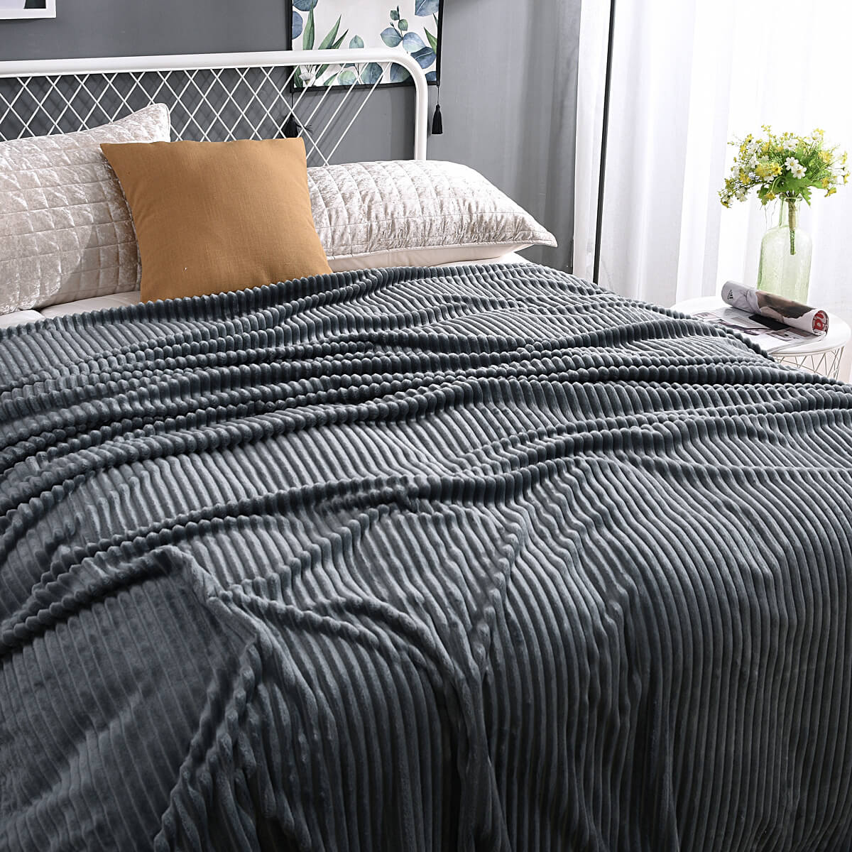 Cozy Fleece Blanket | Elegant Cover for Year-Round Comfort