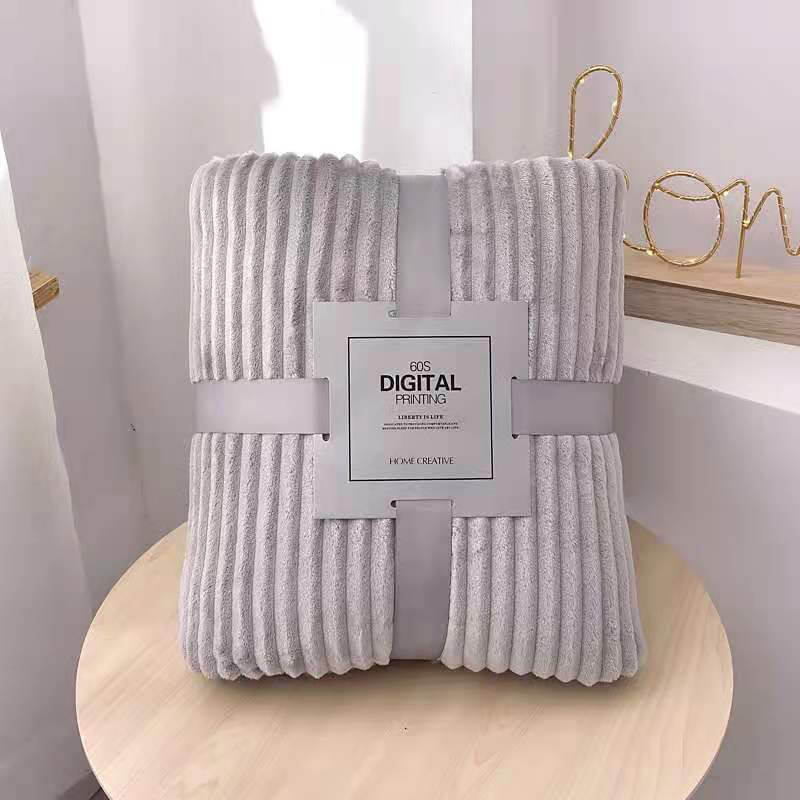 Cozy Fleece Blanket | Elegant Cover for Year-Round Comfort