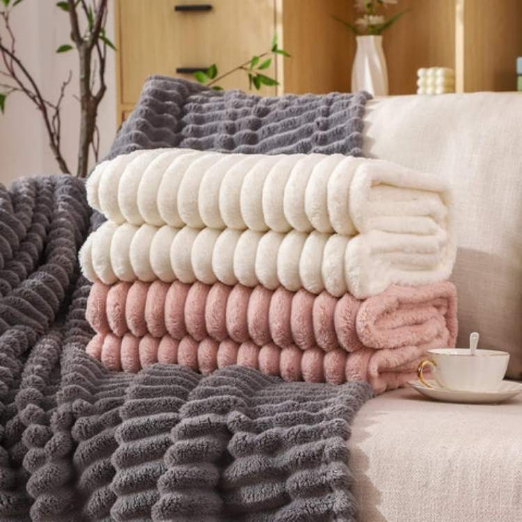 Soft Faux Fur Weighted Blanket for Relaxation and Comfort