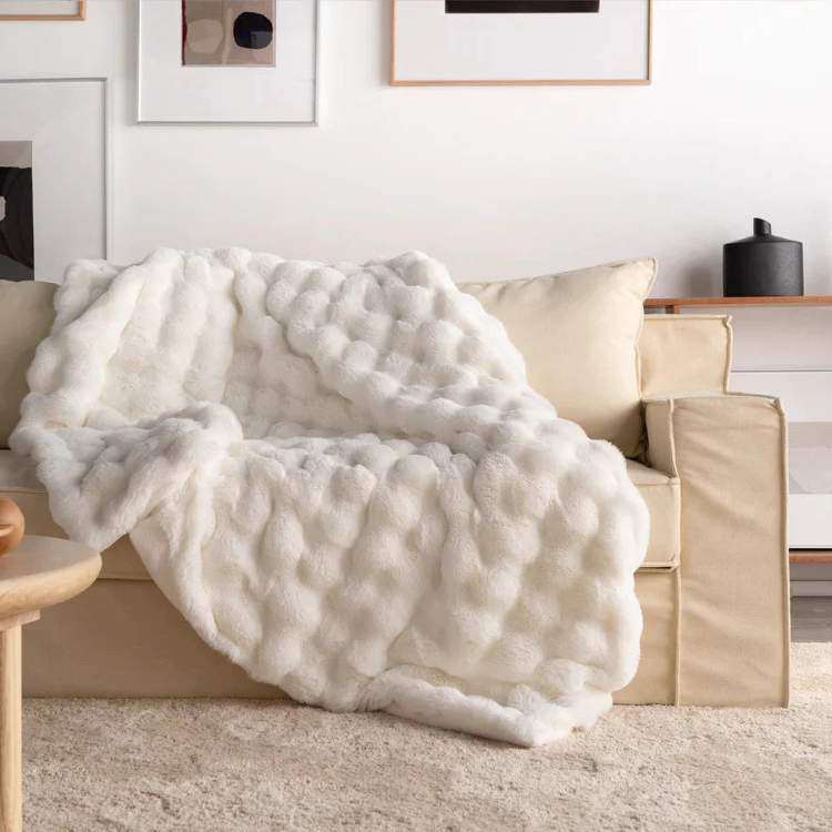 Weighted Blanket in Soft Faux Fur for Comfort and Relaxation