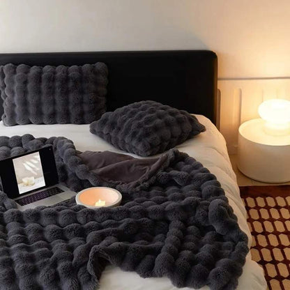 Weighted Blanket in Soft Faux Fur for Comfort and Relaxation