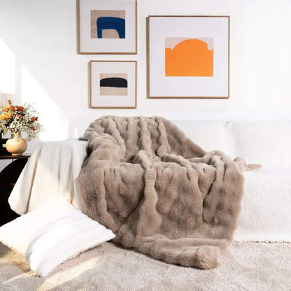 Weighted Blanket in Soft Faux Fur for Comfort and Relaxation