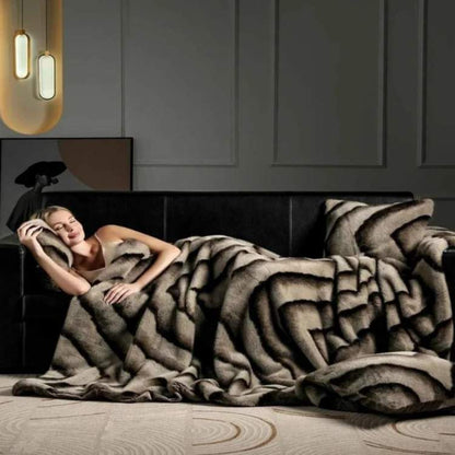 Soft Imitation Rabbit Fur Throw Blanket – Luxurious Comfort