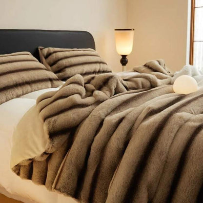 Soft Imitation Rabbit Fur Throw Blanket – Luxurious Comfort
