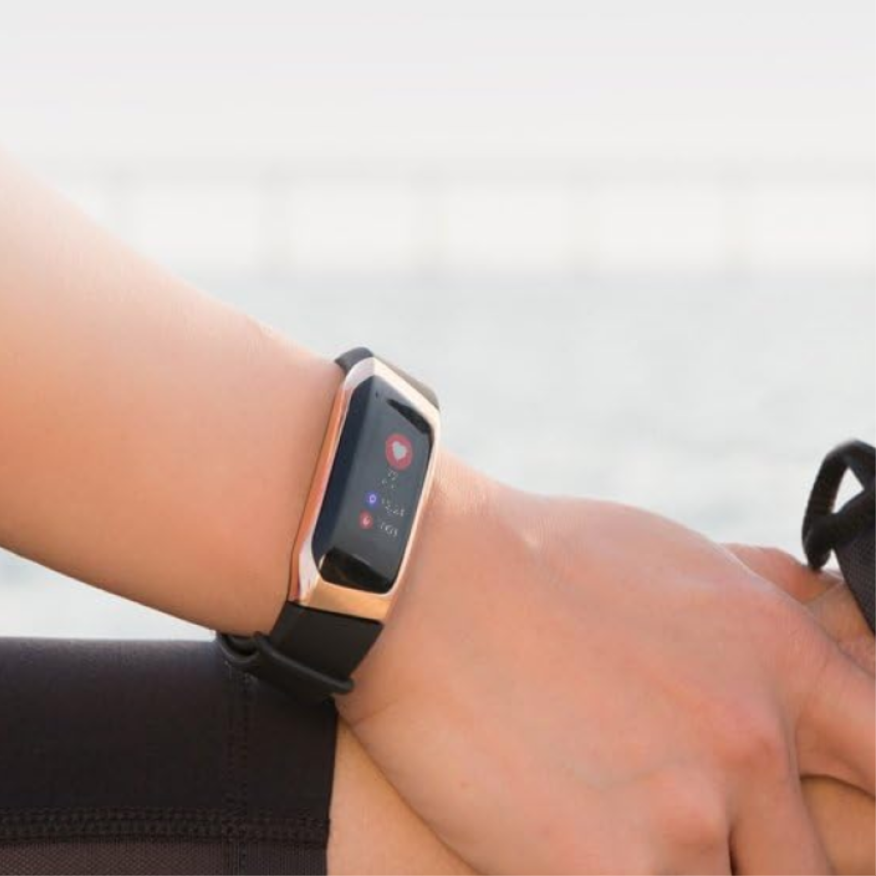 Waterproof Smartwatch for Women IP67 with Heart Rate Monitoring
