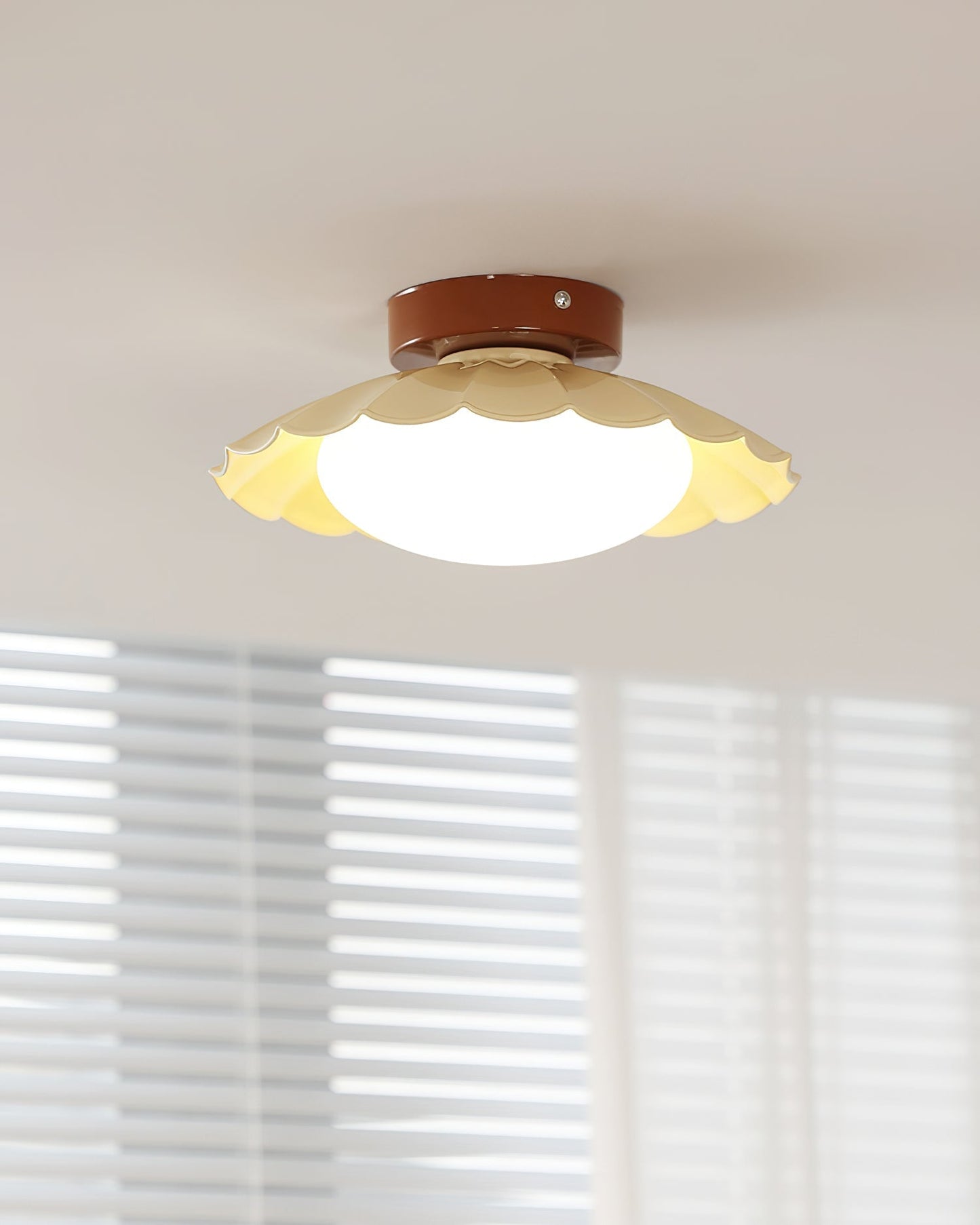 Modern Ceiling Lights with Scalloped Design for Elegant Interiors