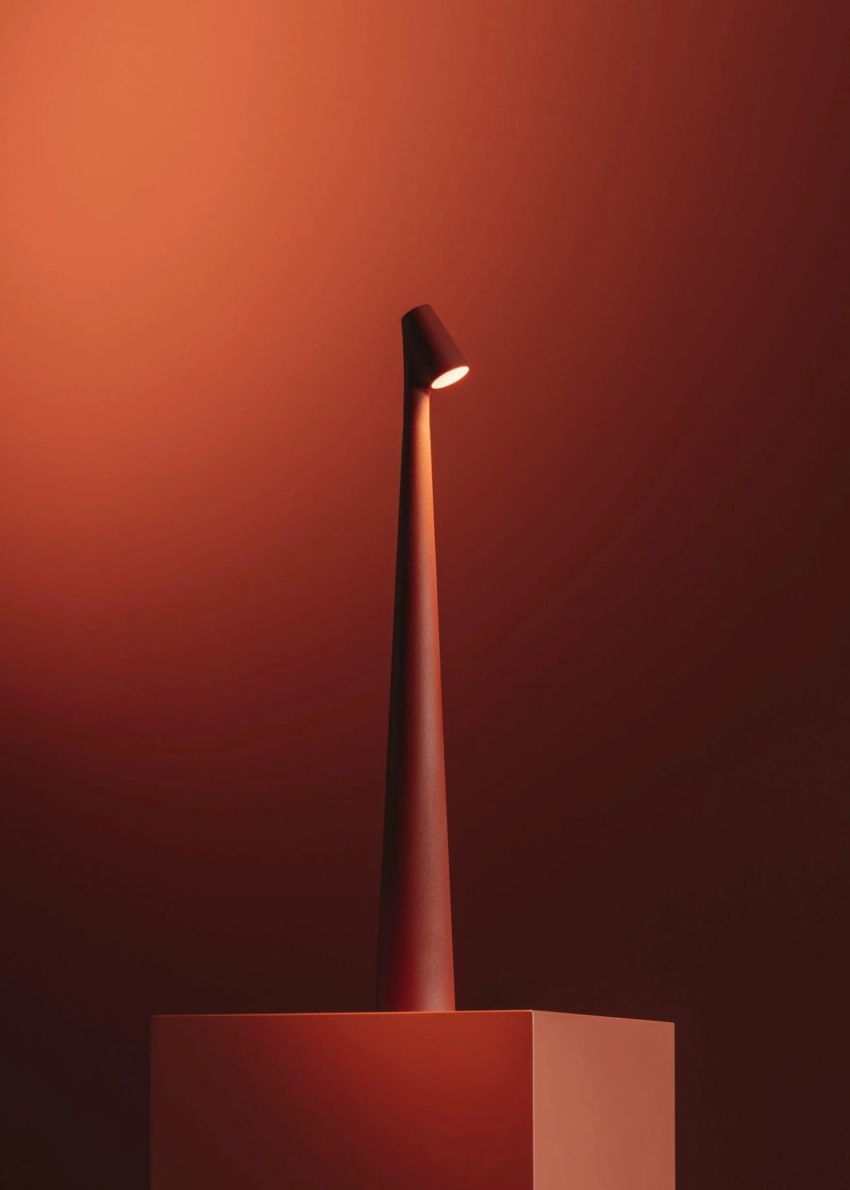 Contemporary LED Table Lamp with Adjustable Height and Wireless Design