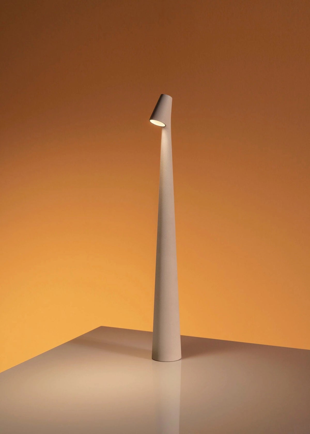 Contemporary LED Table Lamp with Adjustable Height and Wireless Design