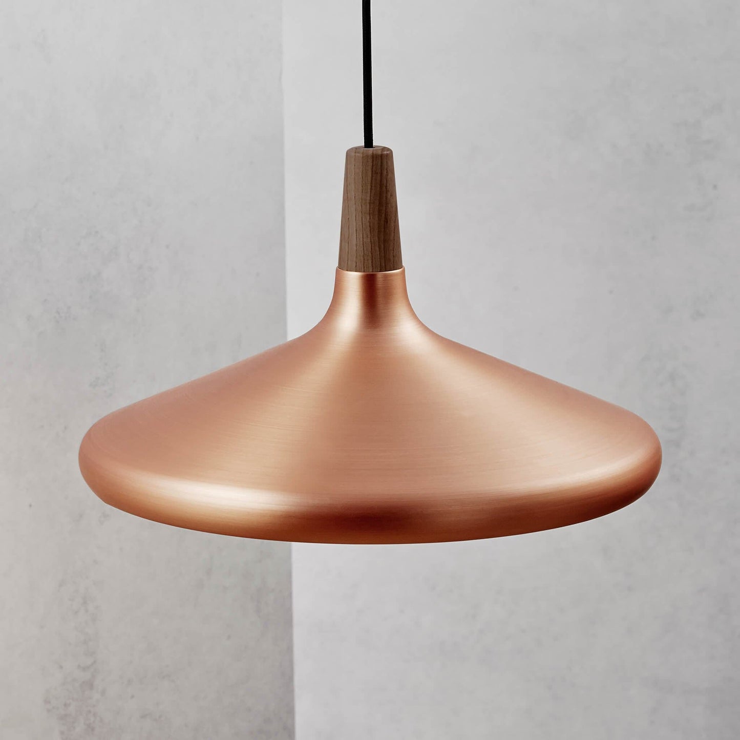 Sleek Ceiling Lamp - Modern Pendant Light for Home Decor