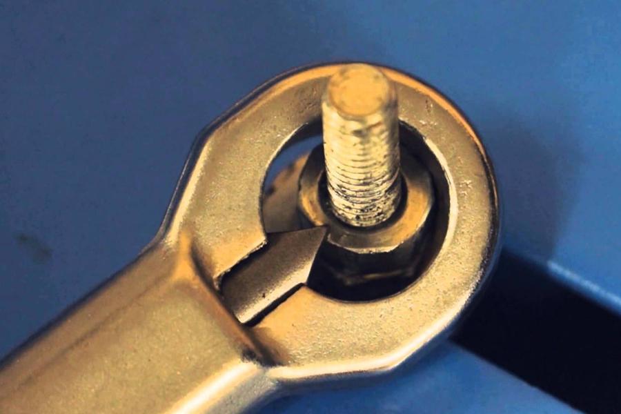 Nut Cracking Tool Kit with Adjustable Features