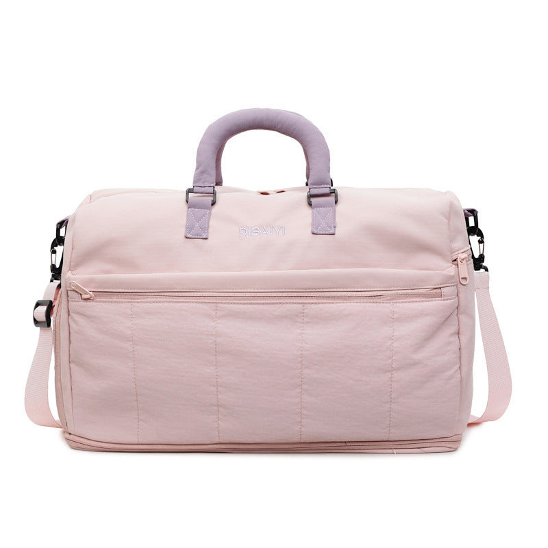 Versatile Weekender Bag with Adjustable Features