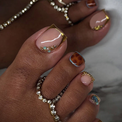 Elegant Gold Design Toenail Art for Artistic Nail Decoration