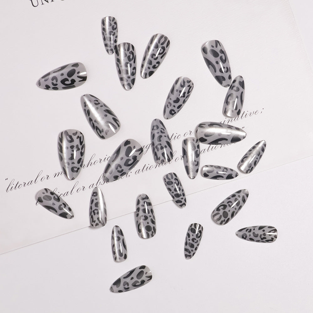 Press-On Nail Set with Animal Pattern Design