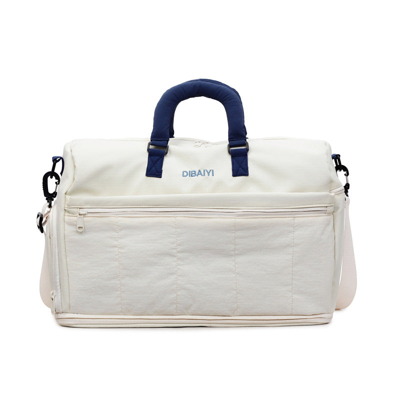 Versatile Weekender Bag with Adjustable Features