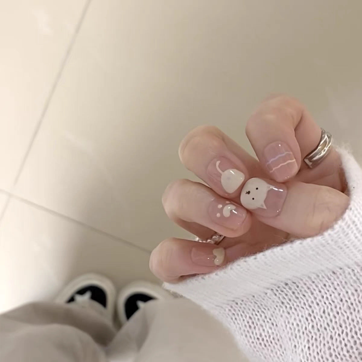 Press-On Nail Kit Featuring Distinctive Bow Patterns