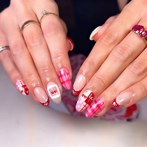 Seasonal Themed Press-On Nail Art for Creative Styles