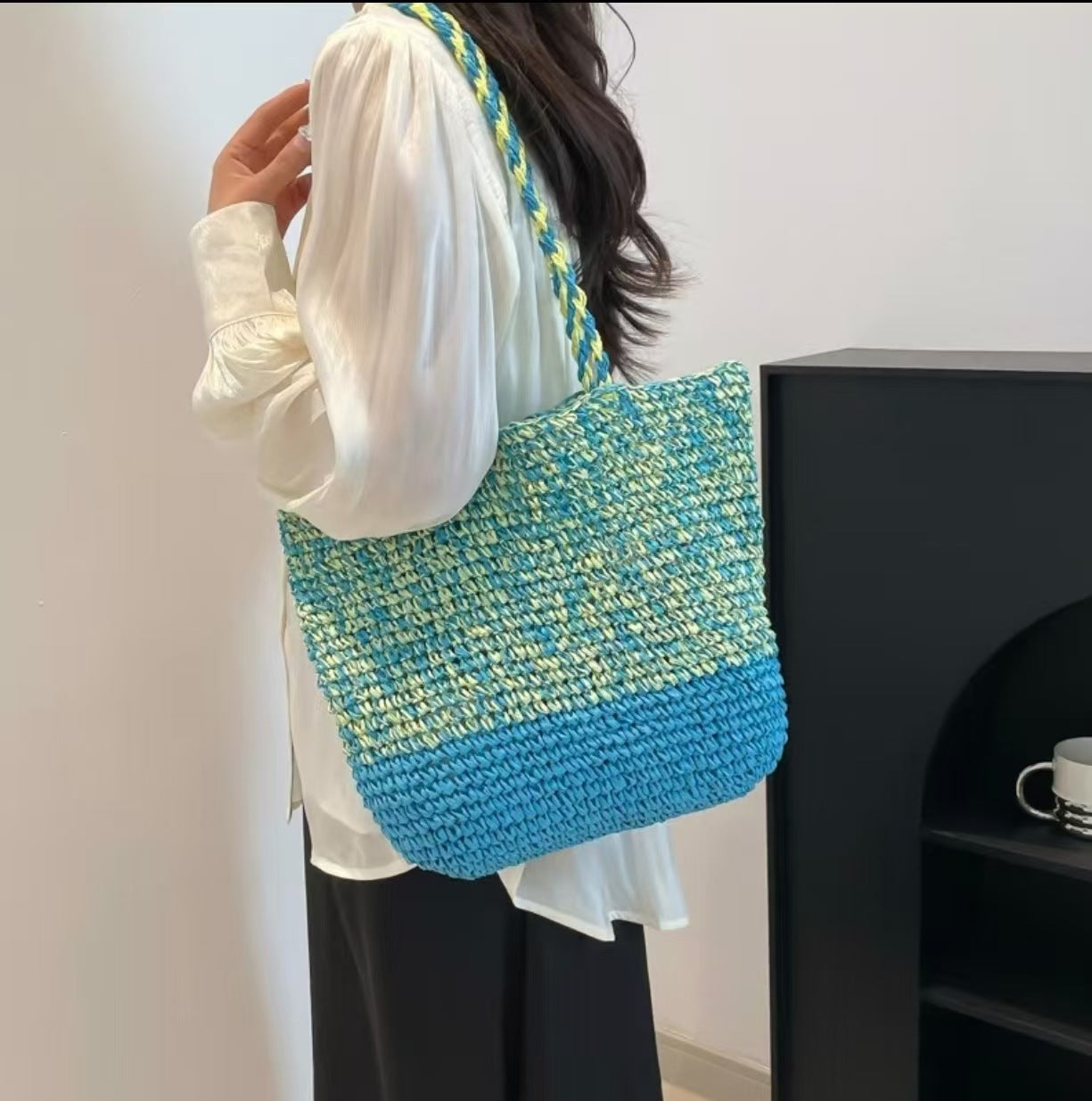 Lightweight Macramé Tote Bag in Airy Design