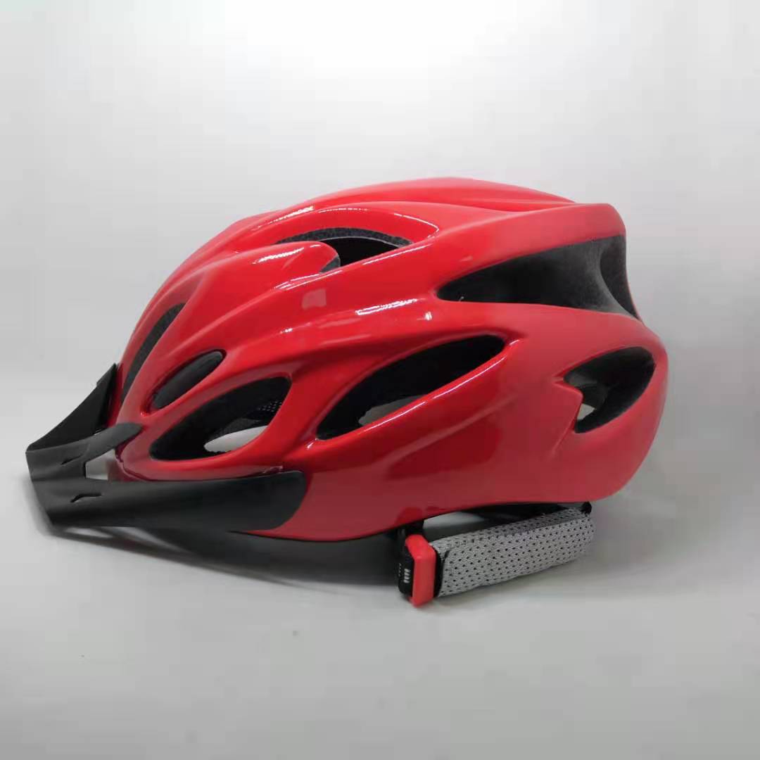 Aerodynamic Cycling Helmet for Enhanced Performance