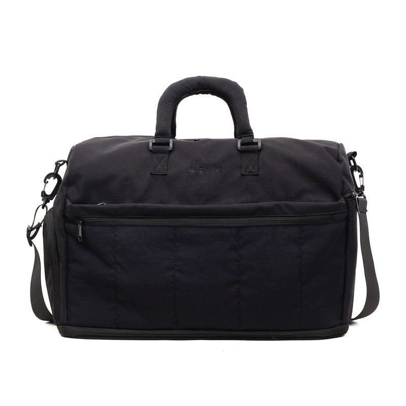 Versatile Weekender Bag with Adjustable Features