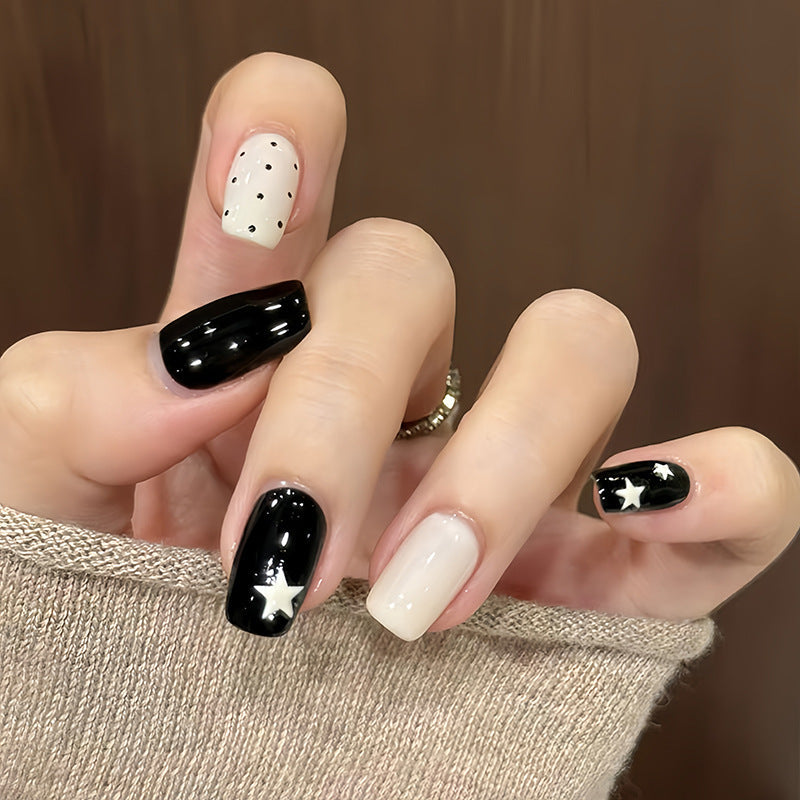 Nail Art Press-Ons Featuring Star and Polka Dot Patterns