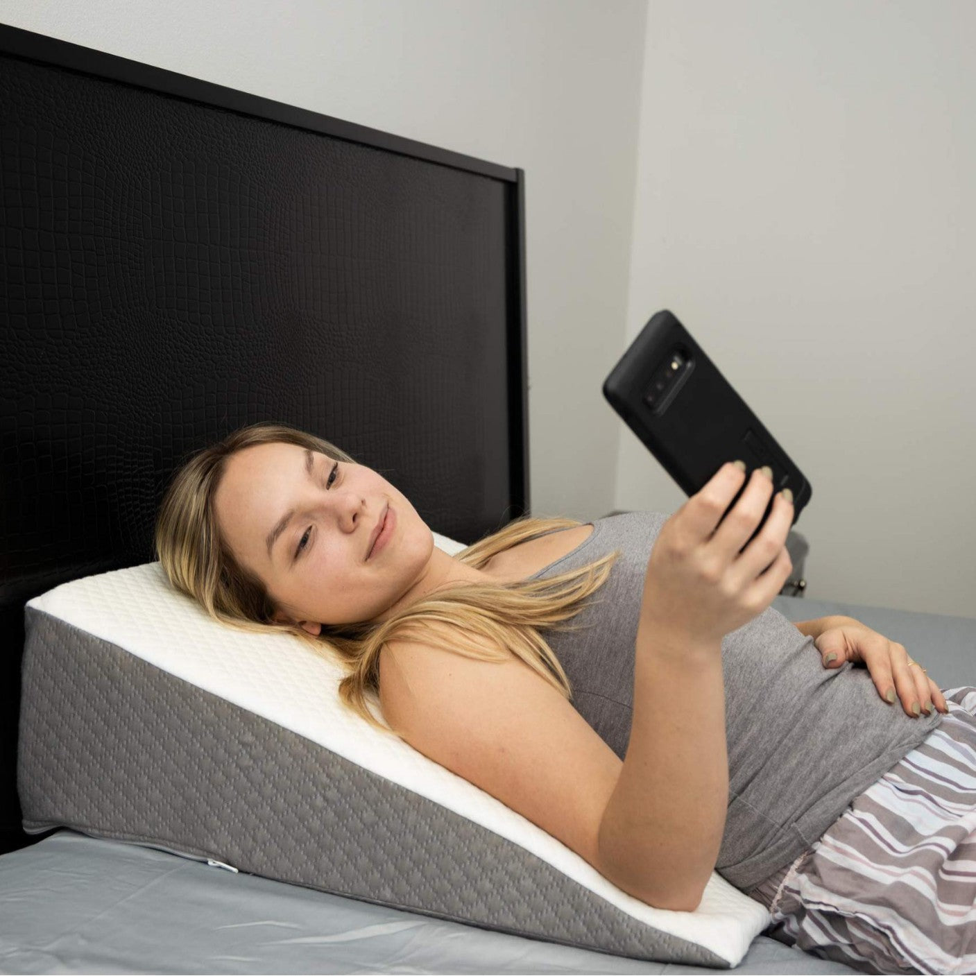 Orthopedic Reading Wedge Pillow with Adjustable Support