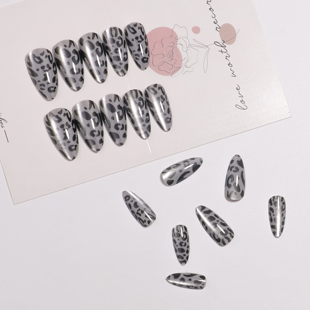 Press-On Nail Set with Animal Pattern Design