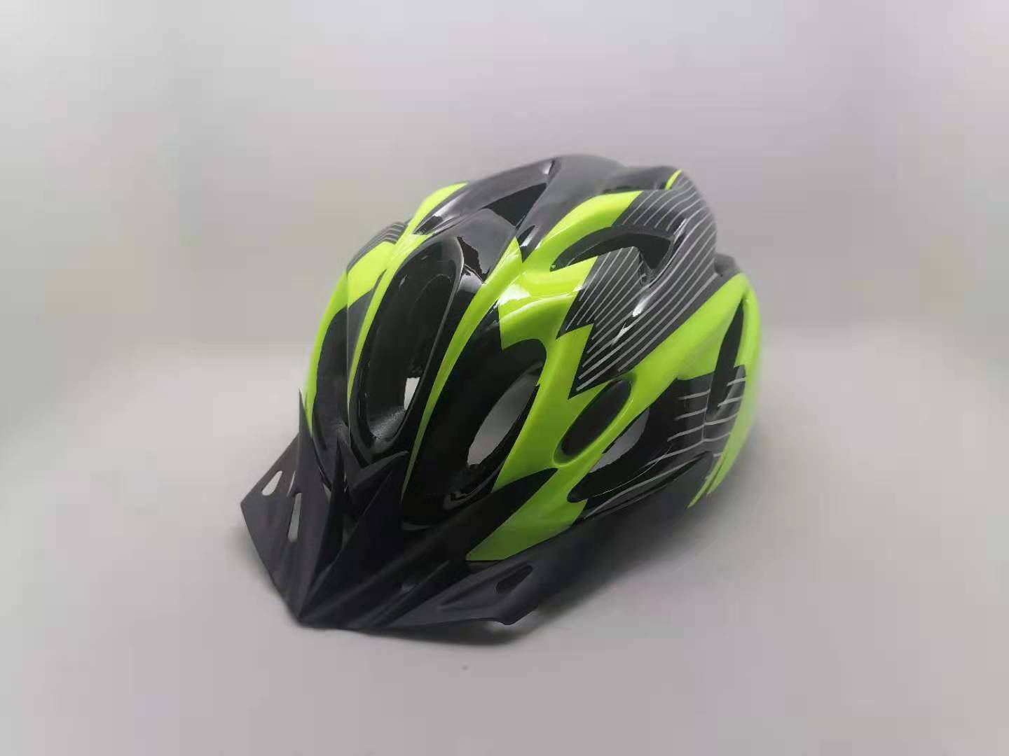 Aerodynamic Cycling Helmet for Enhanced Performance