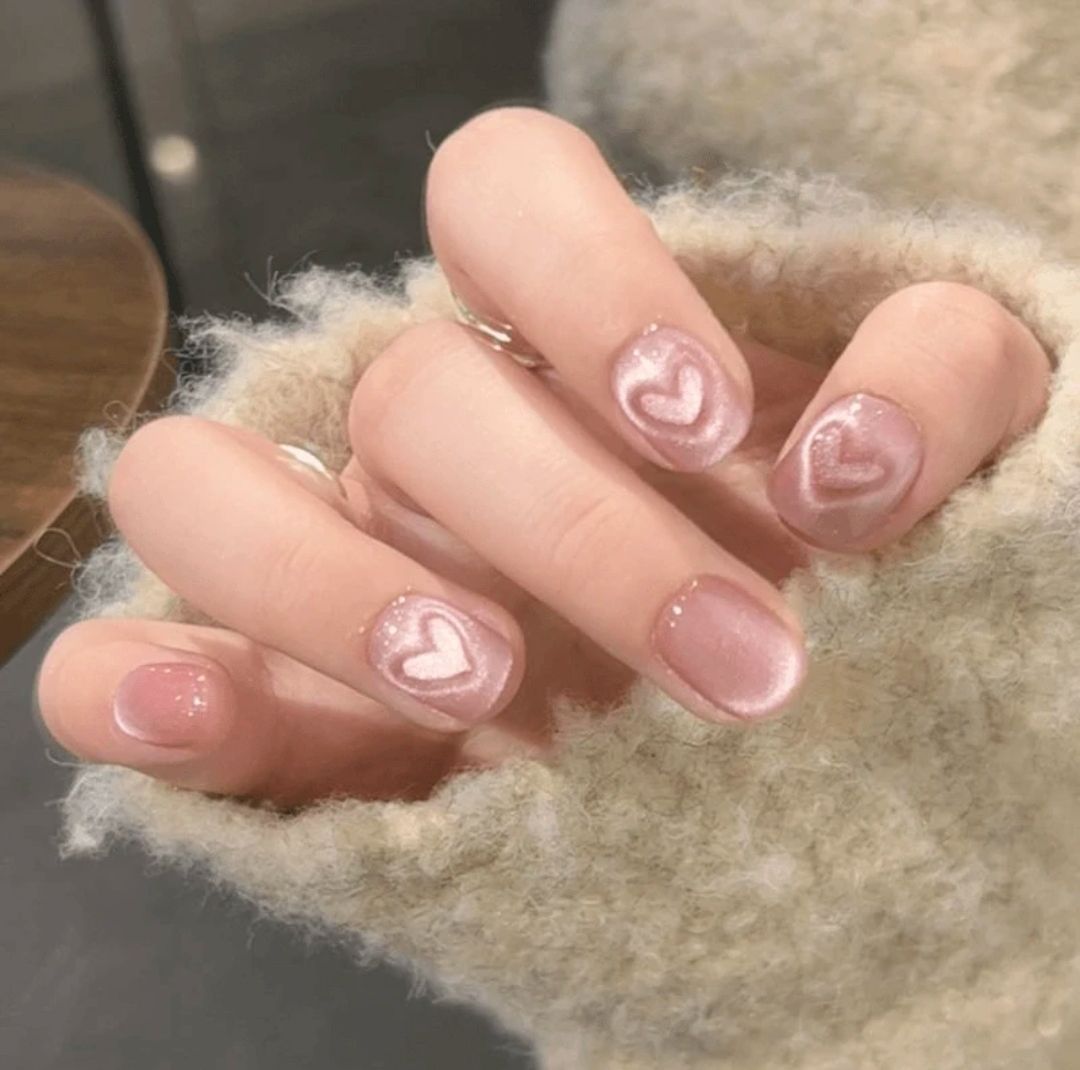 Press-On Nail Kit Featuring Distinctive Bow Patterns