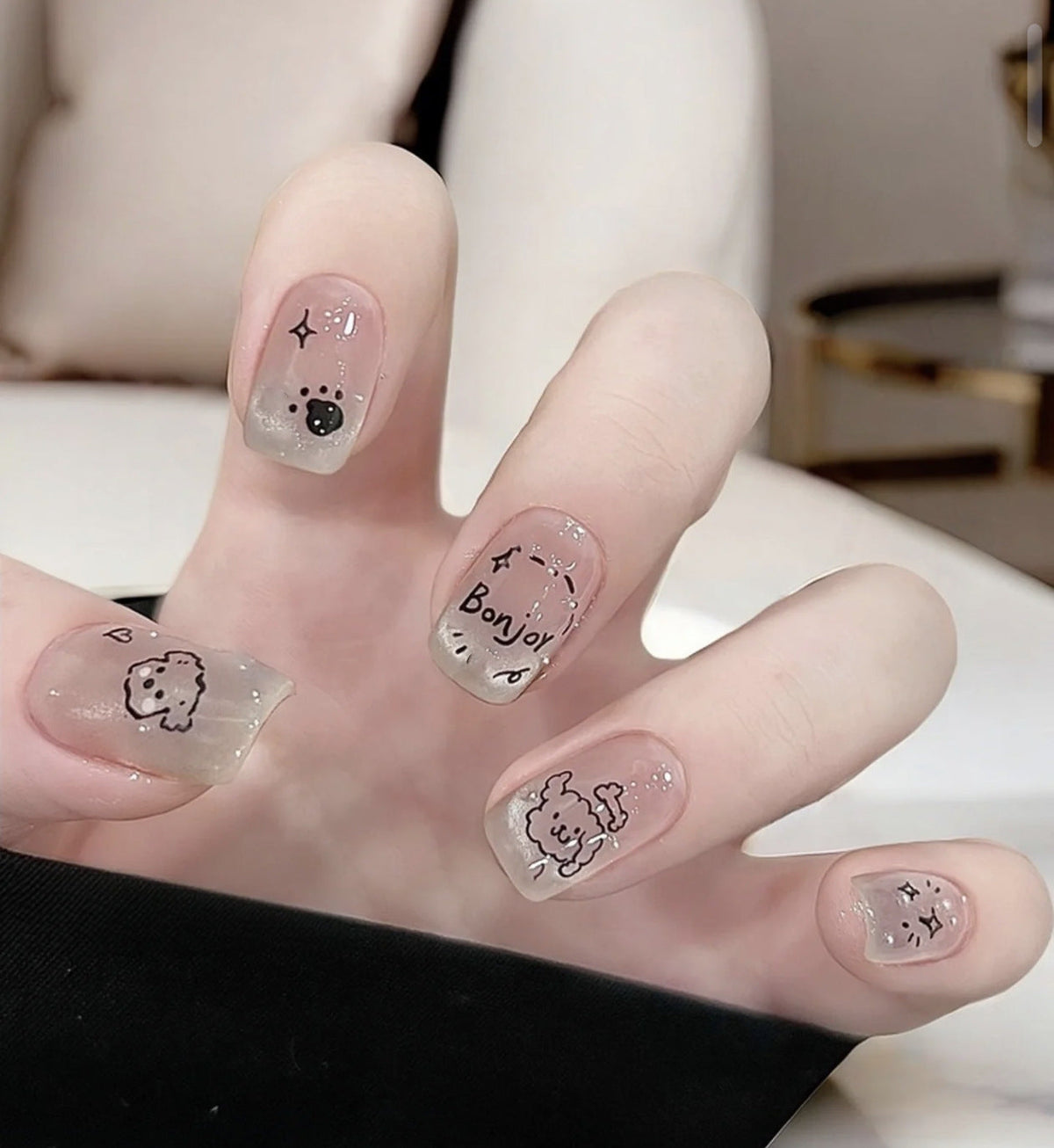 Press-On Nail Kit Featuring Distinctive Bow Patterns