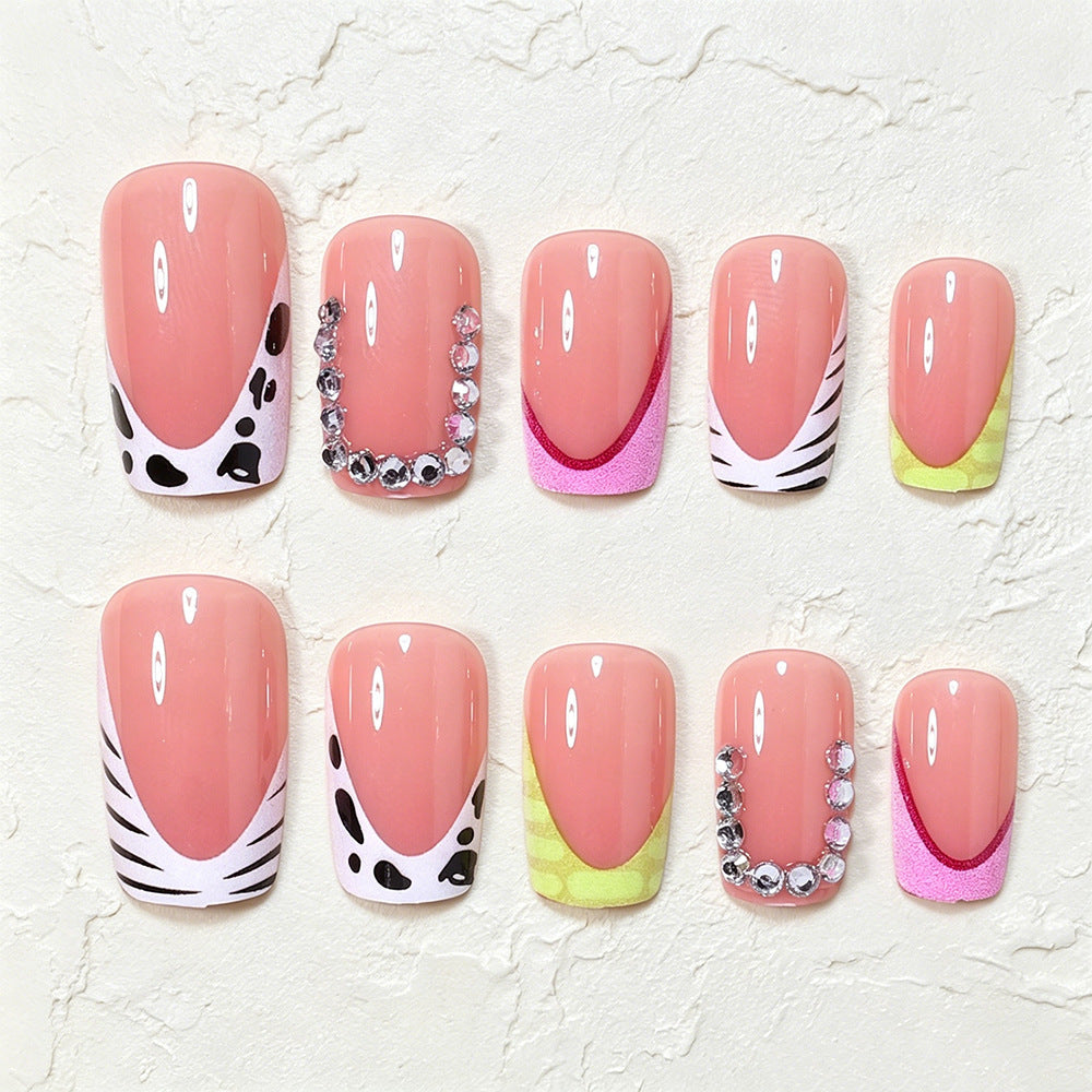 Unique Patterned Press-On Nail Art Tips – Creative Designs