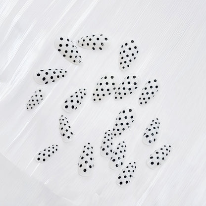 Polka Dot Pattern Press-On Nails – Artistic Design