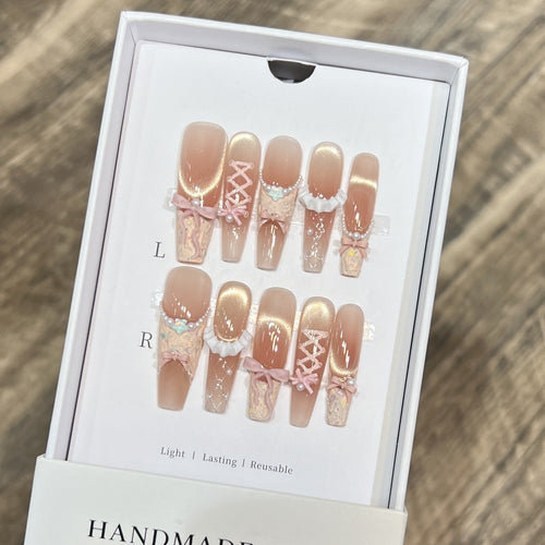 Creative Press-On Nail Art Kit Featuring Distinctive Design Elements