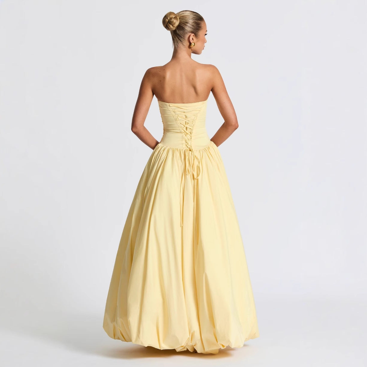 Solid Color Bodycon Maxi Dress with Ruched Design – Strapless Summer Wear