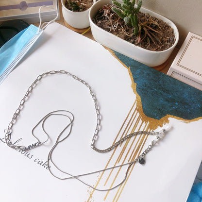 Gold-Plated Eyewear Chain with Adjustable Design