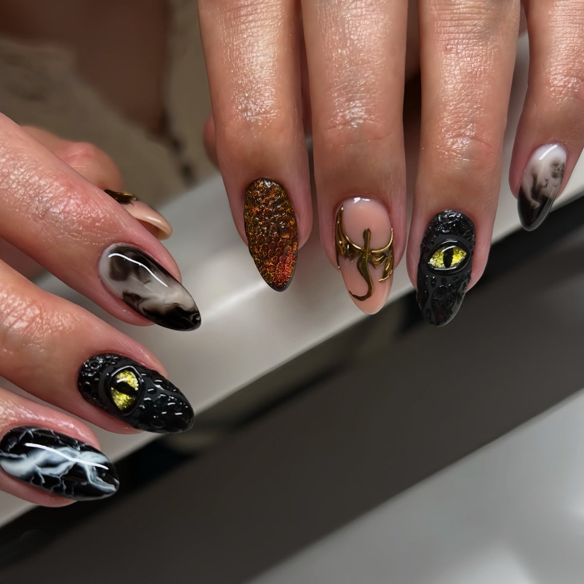 Themed Press-On Nail Art Set - Artistic Design