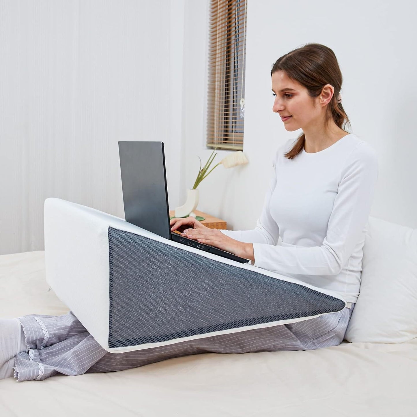Ergonomic Sleep Wedge Pillow with Adjustable Design